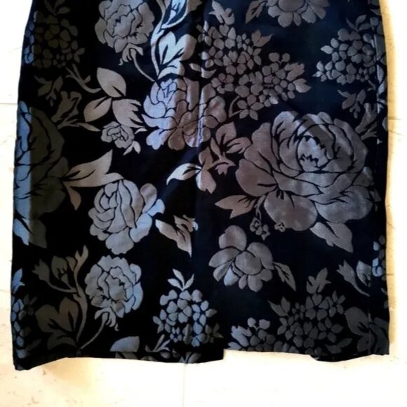 White House Black Market skirt brocade black roses - Picture 6 of 6